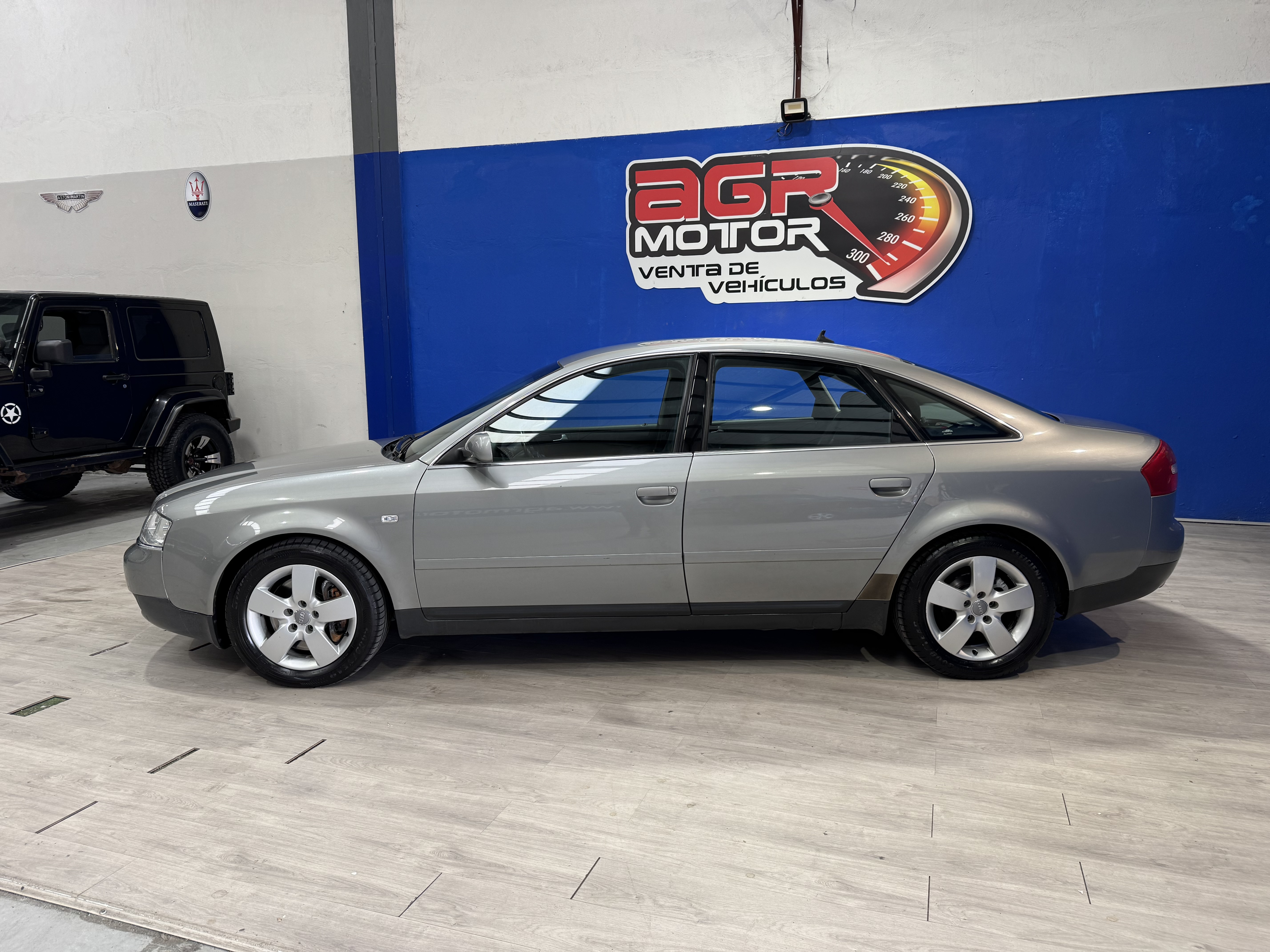 AUDI A6 3.0 i 
