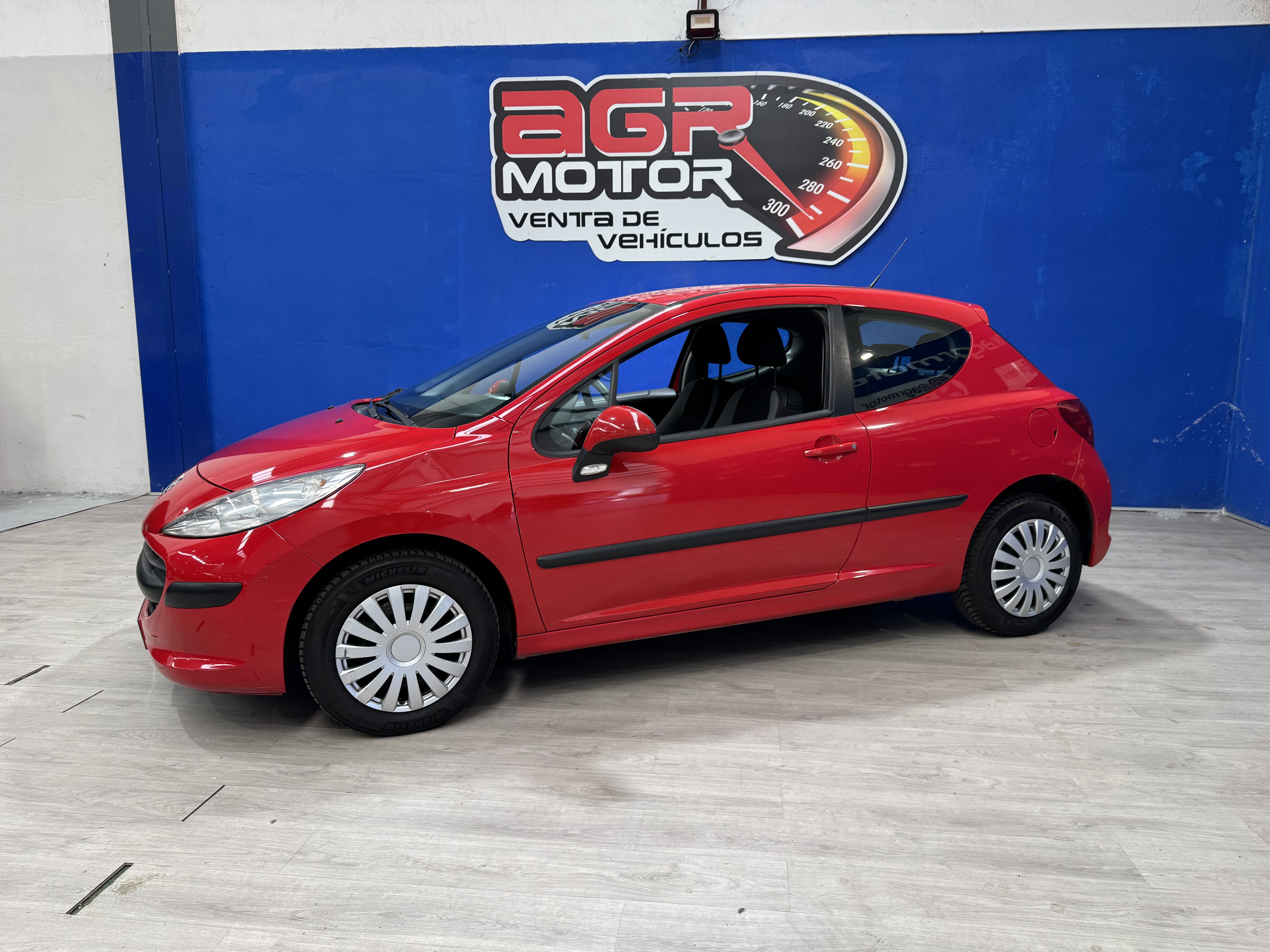 PEUGEOT 207 1.4 i 