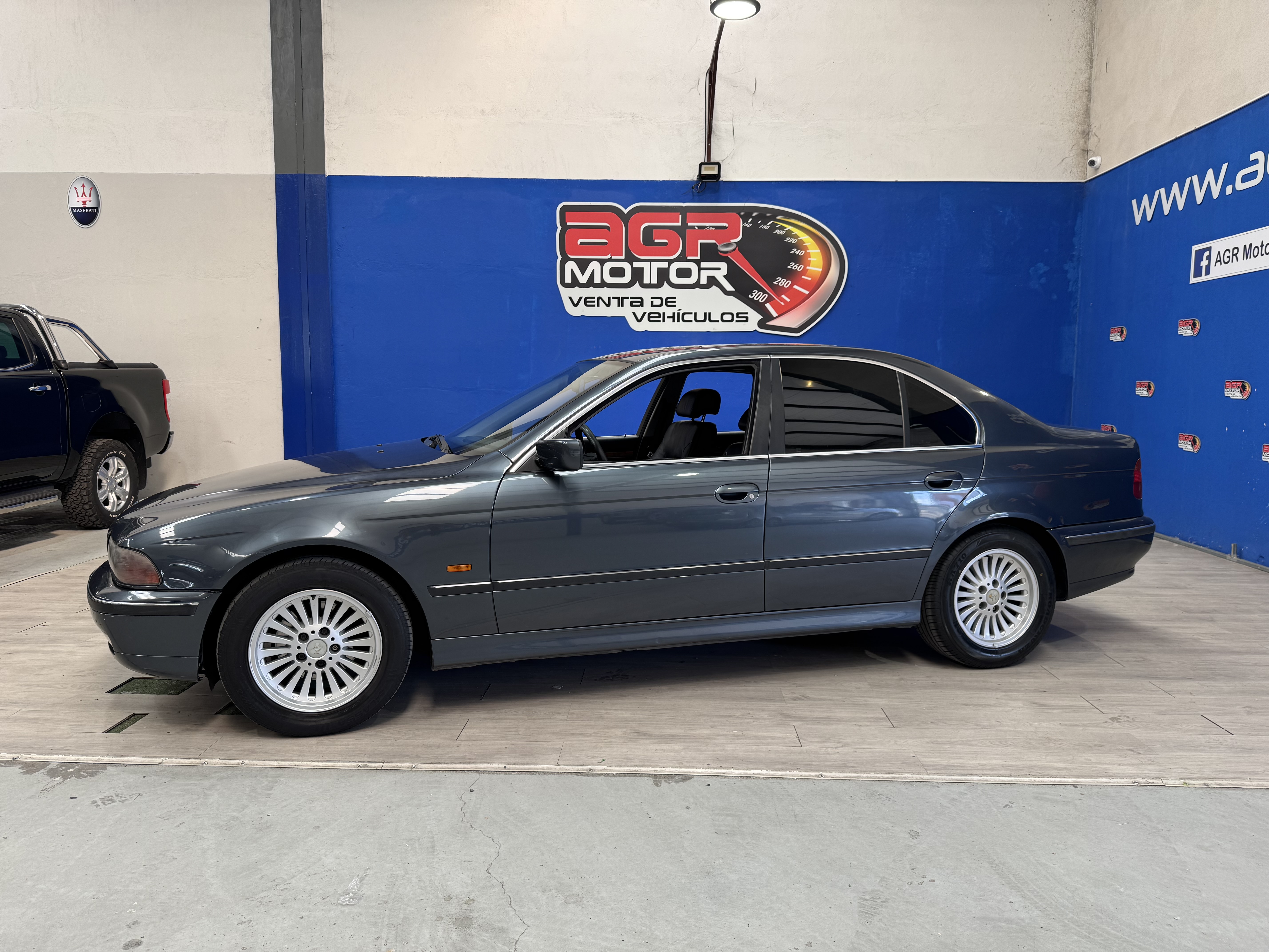 BMW 528 i A