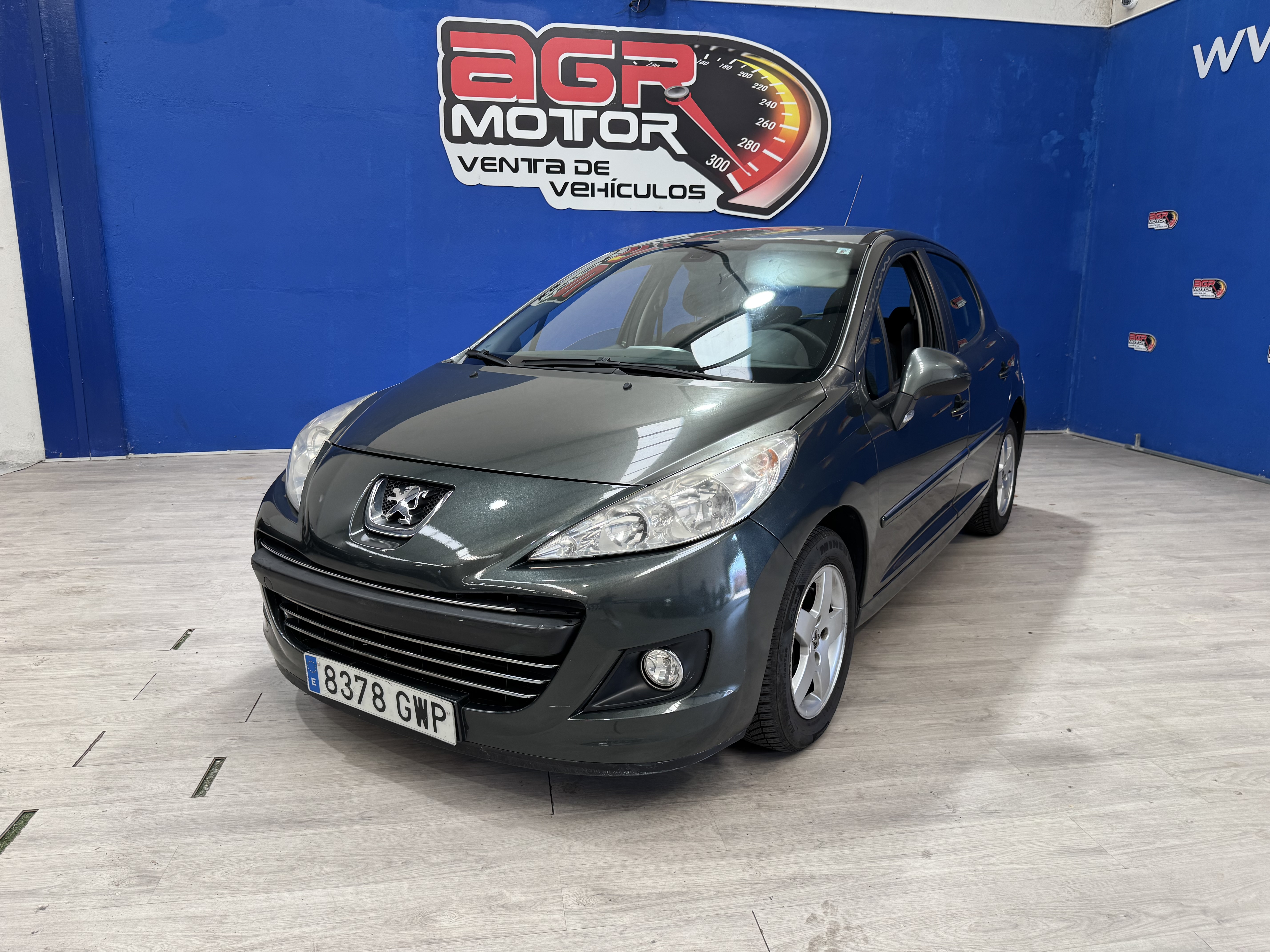 PEUGEOT 207 1.4 i 