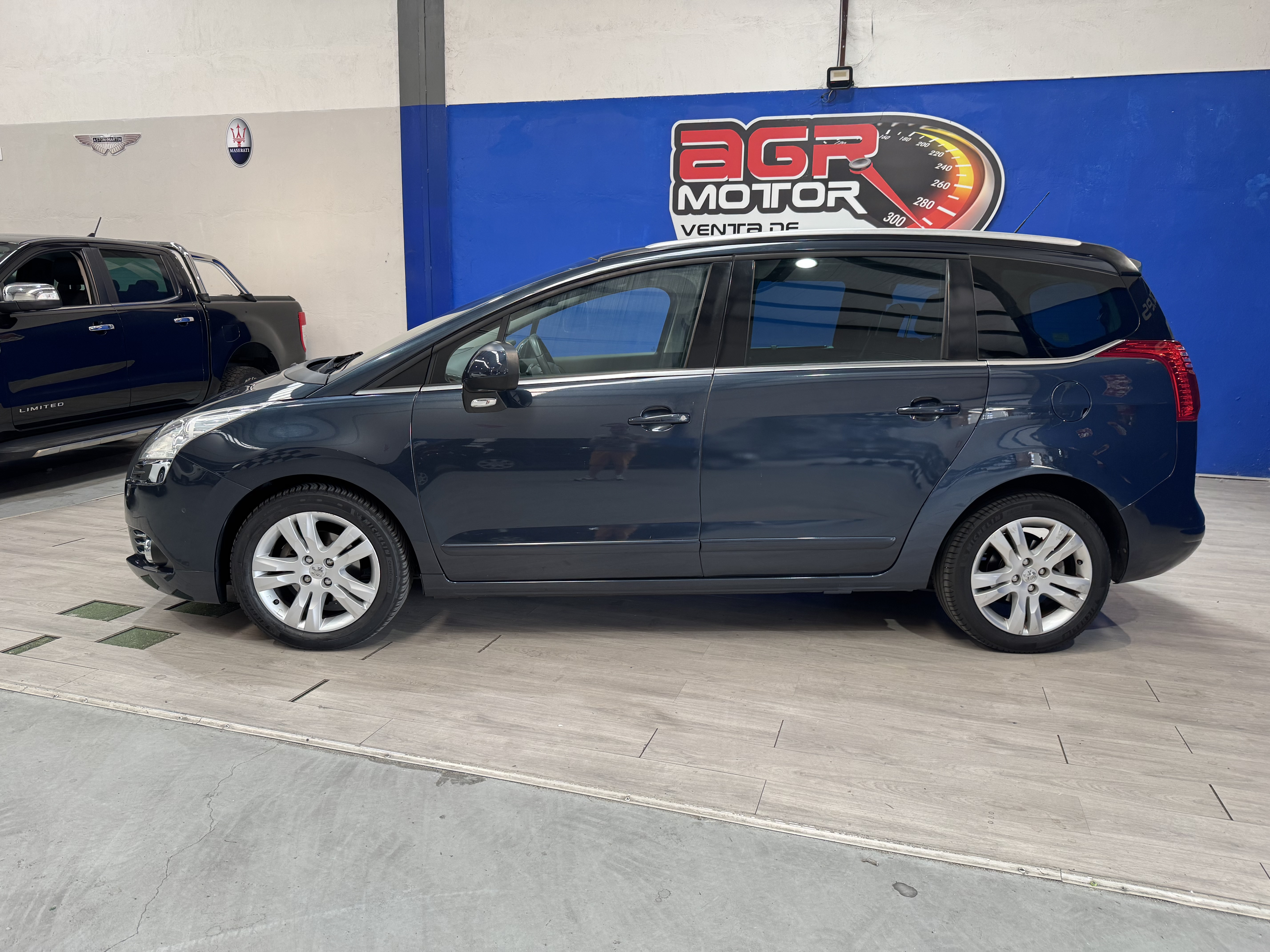 PEUGEOT 5008 1.6 hdi