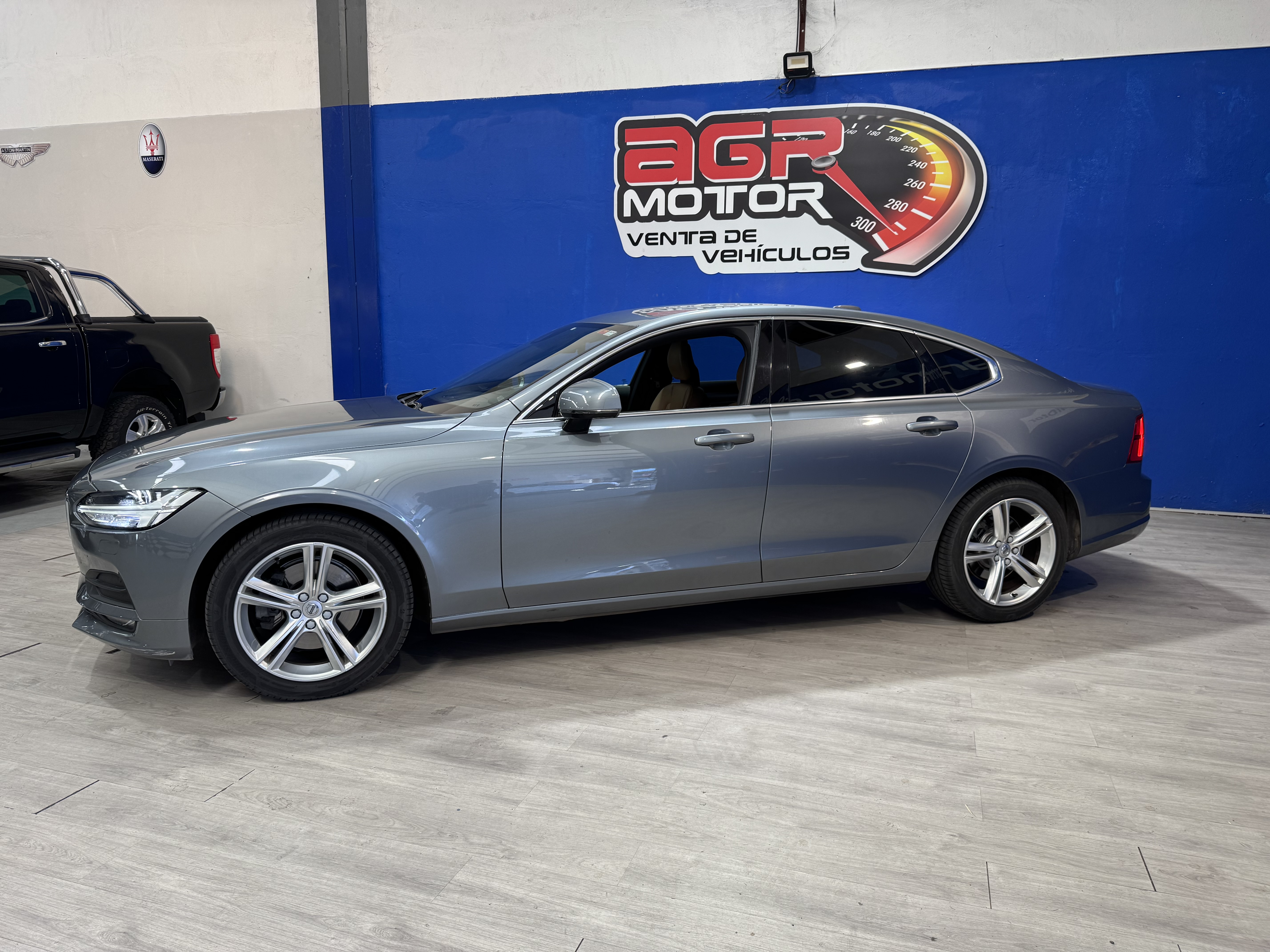 VOLVO S90 D4