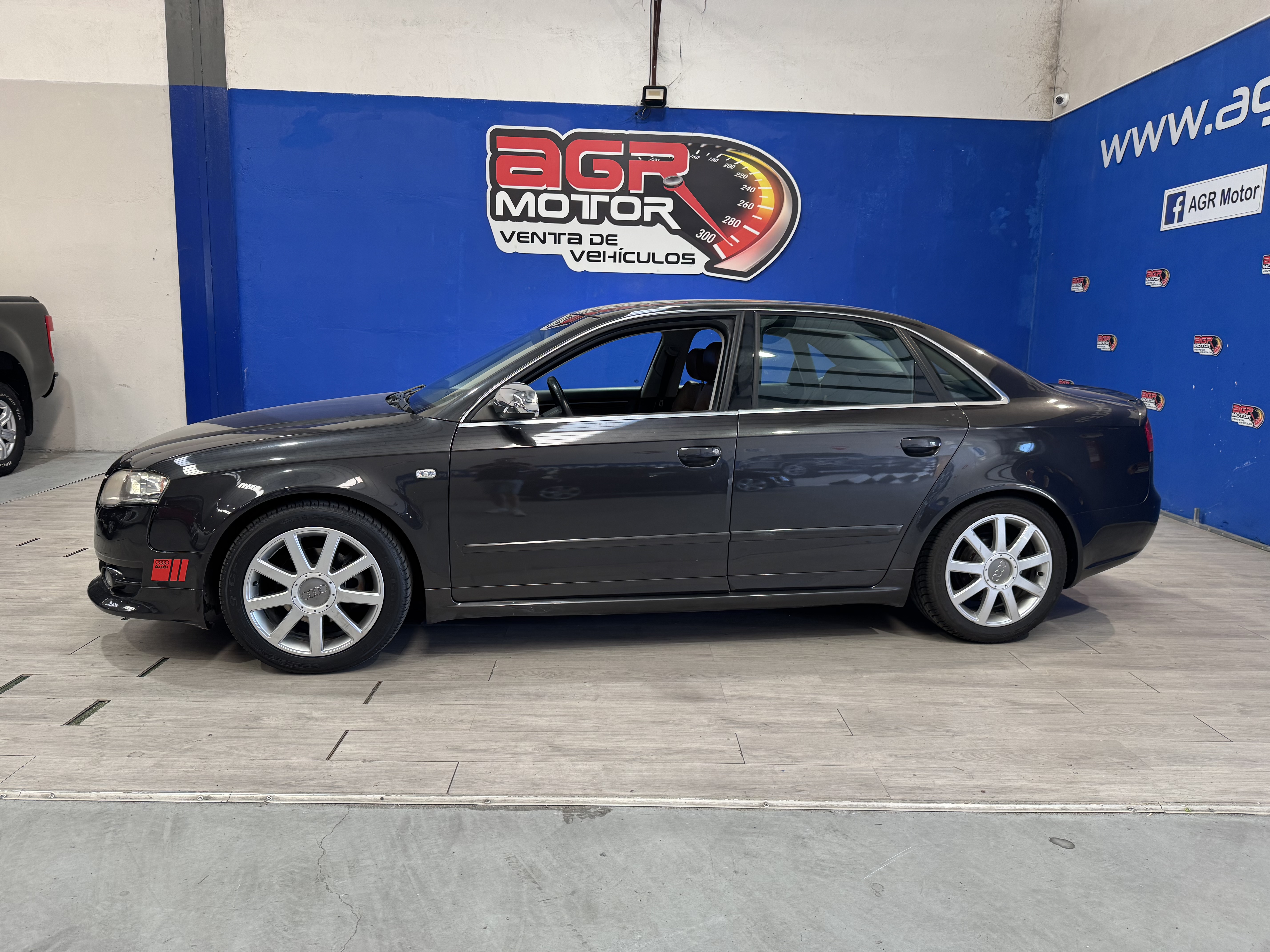 AUDI A4 2.0 tdi S Line